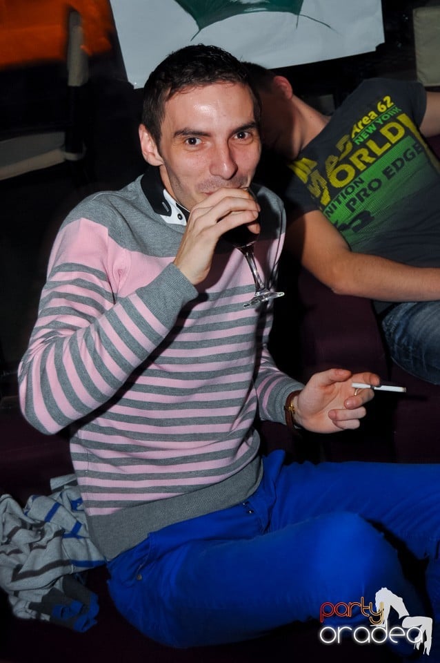 Karaoke Night în Blondy's Art Café, 