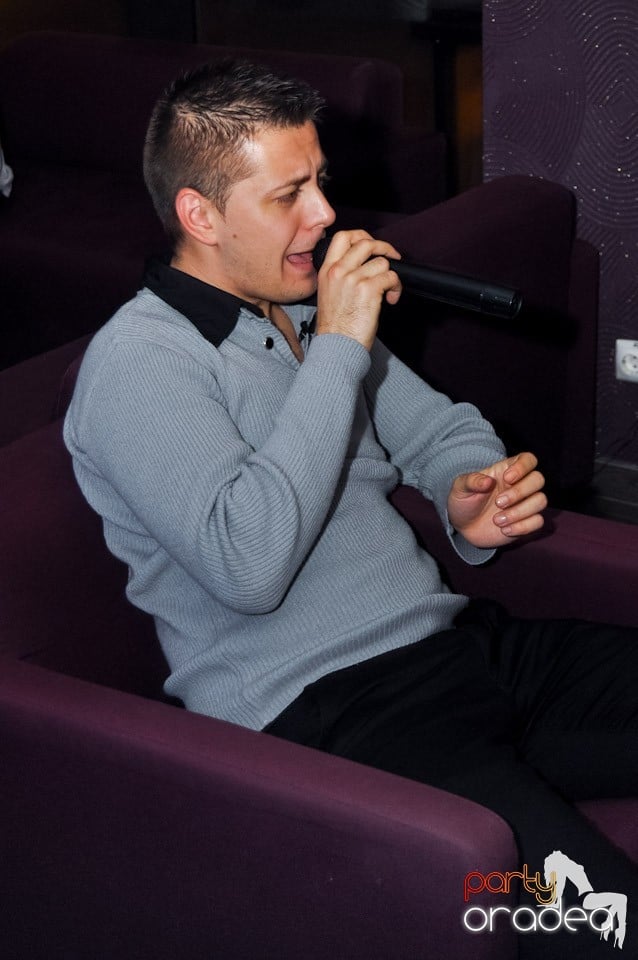 Karaoke Night în Blondy's Art Café, 