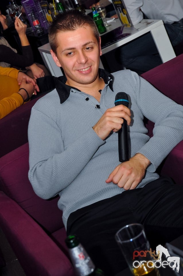 Karaoke Night în Blondy's Art Café, 