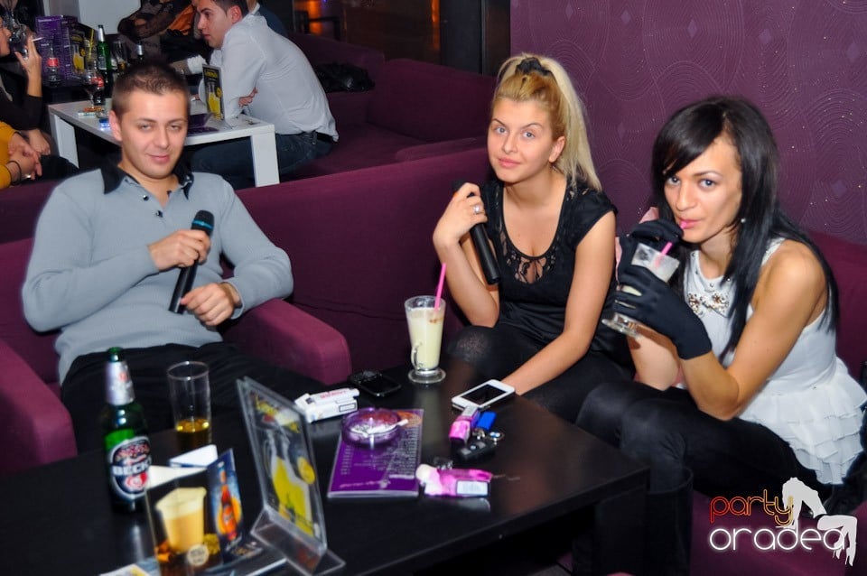 Karaoke Night în Blondy's Art Café, 