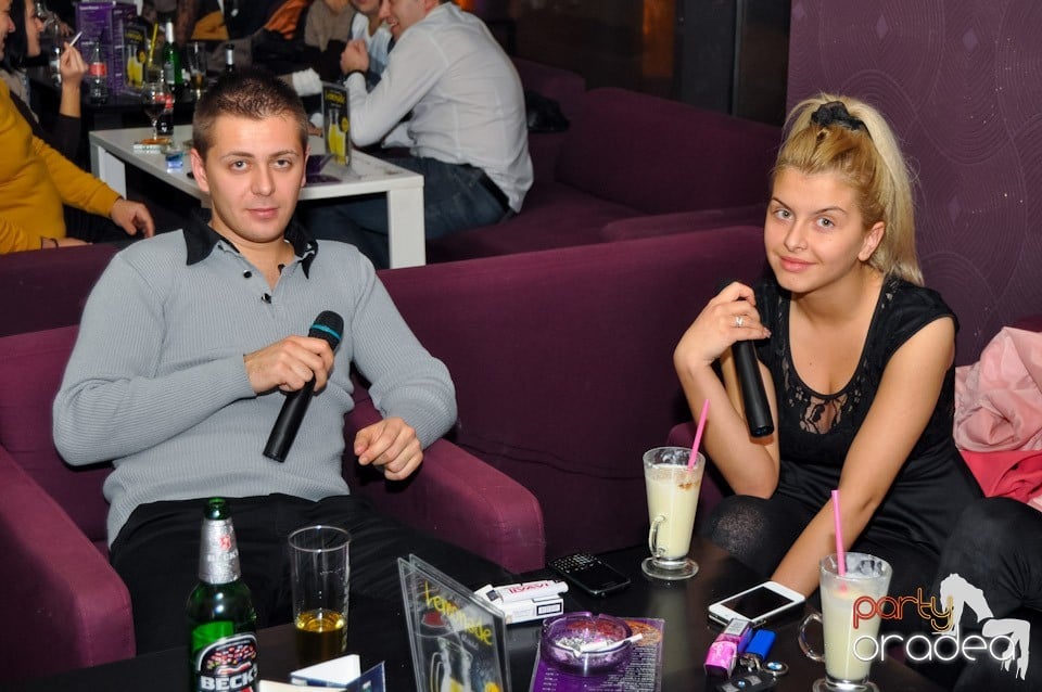 Karaoke Night în Blondy's Art Café, 