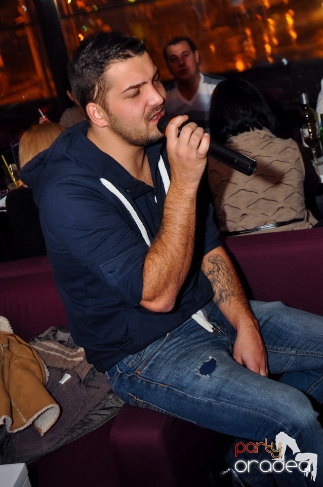 Karaoke Night în Blondy's Art Café, 