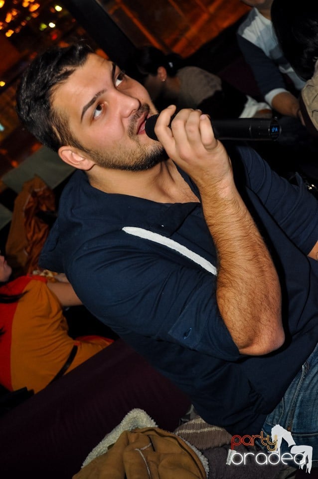 Karaoke Night în Blondy's Art Café, 
