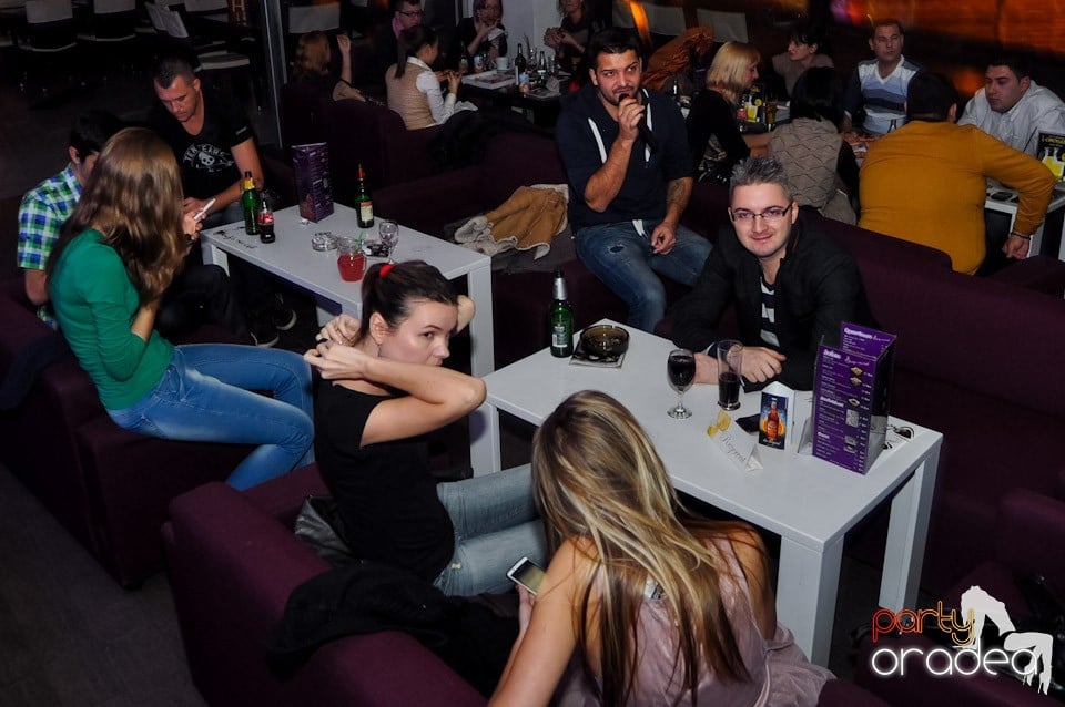 Karaoke Night în Blondy's Art Café, 