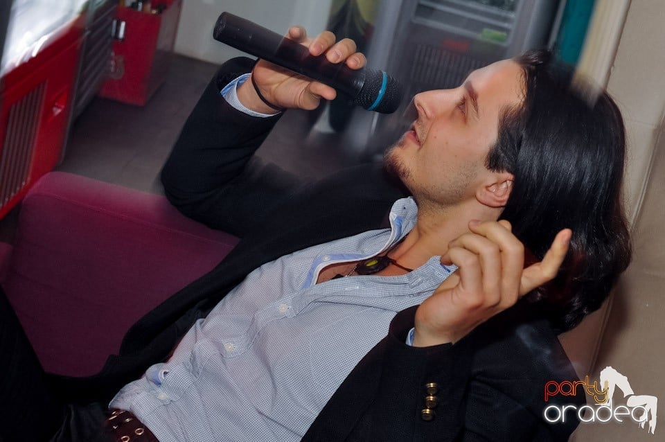 Karaoke Night în Blondy's Art Café, 