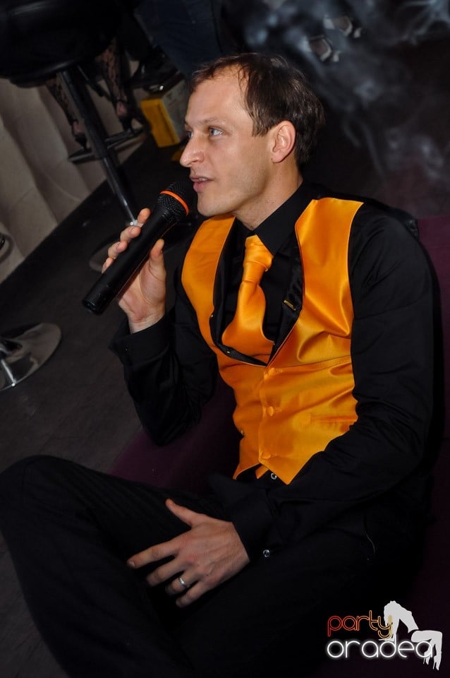 Karaoke Night în Blondy's Art Café, 