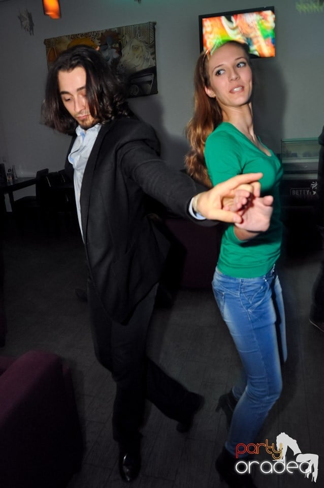 Karaoke Night în Blondy's Art Café, 