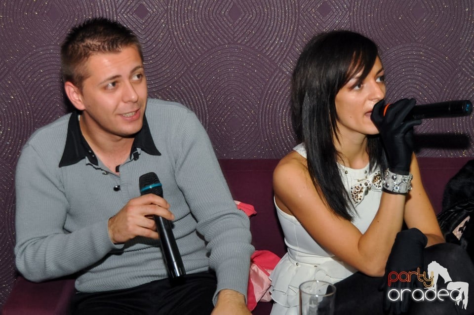 Karaoke Night în Blondy's Art Café, 