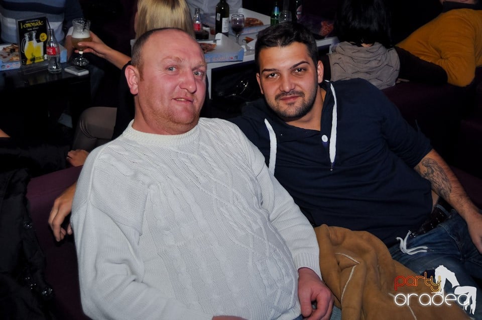 Karaoke Night în Blondy's Art Café, 