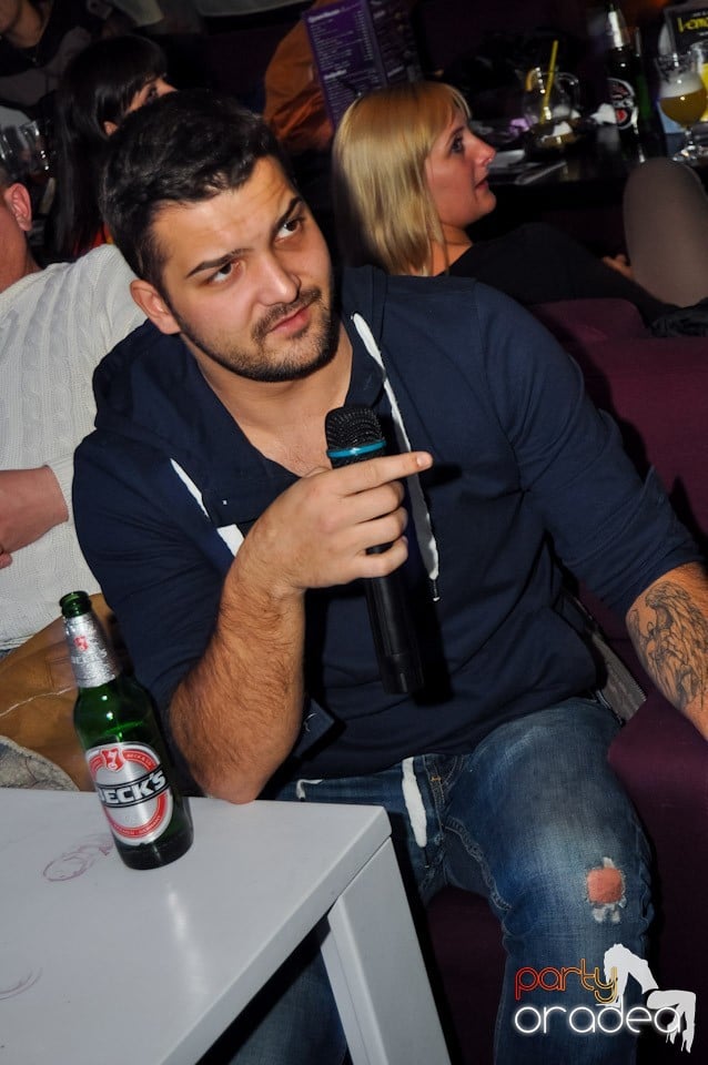 Karaoke Night în Blondy's Art Café, 