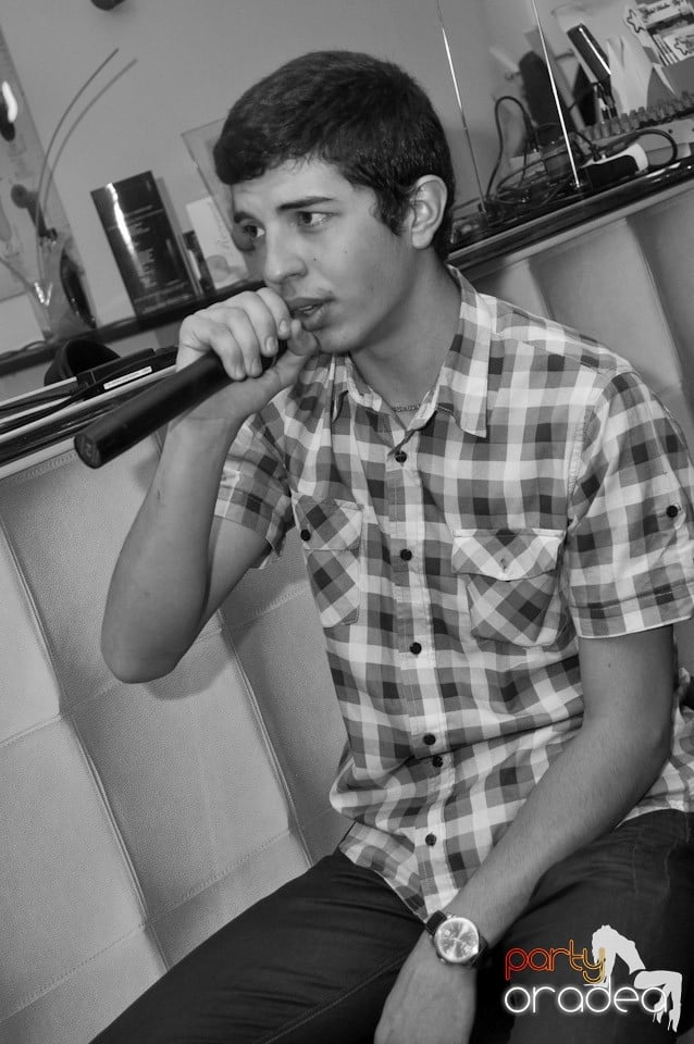 Karaoke Night în Blondy's Art Café, 