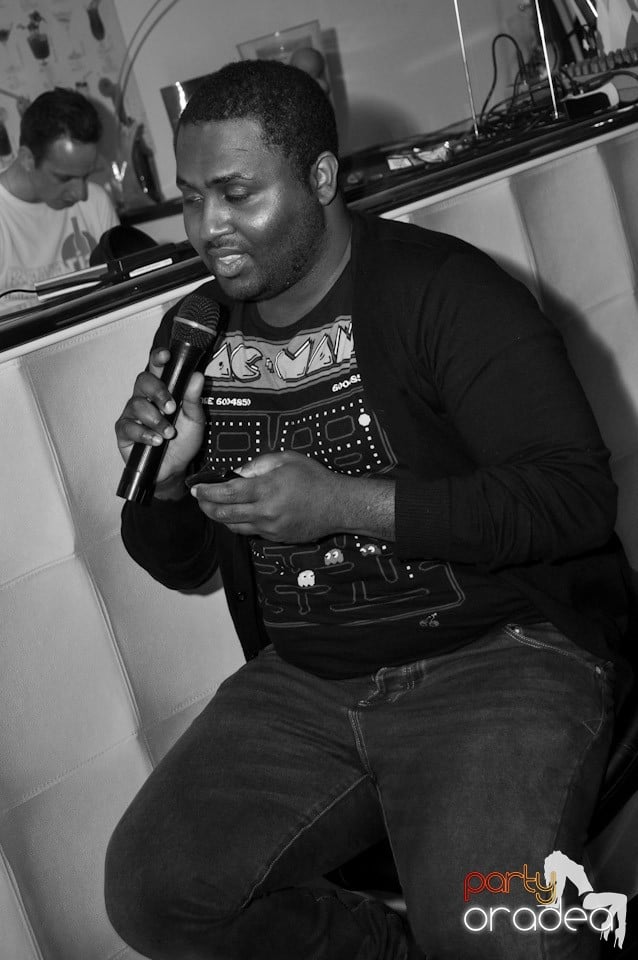 Karaoke Night în Blondy's Art Café, 