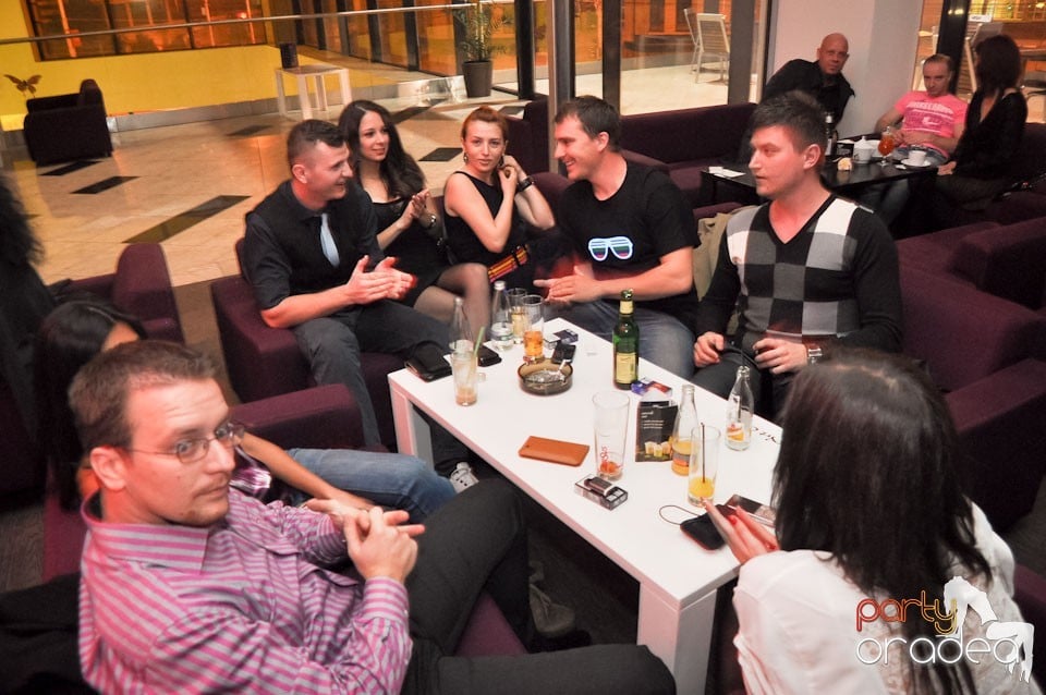 Karaoke Night în Blondy's Art Café, 