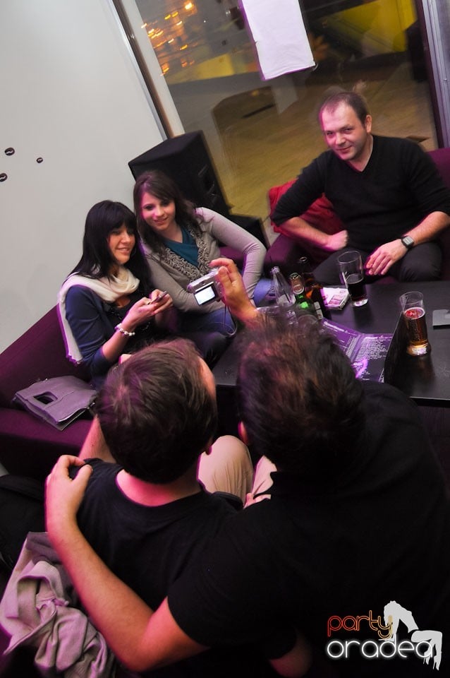 Karaoke Night în Blondy's Art Café, 