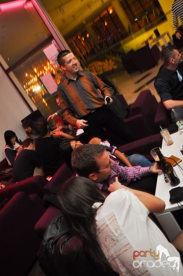 Karaoke Night în Blondy's Art Café, 