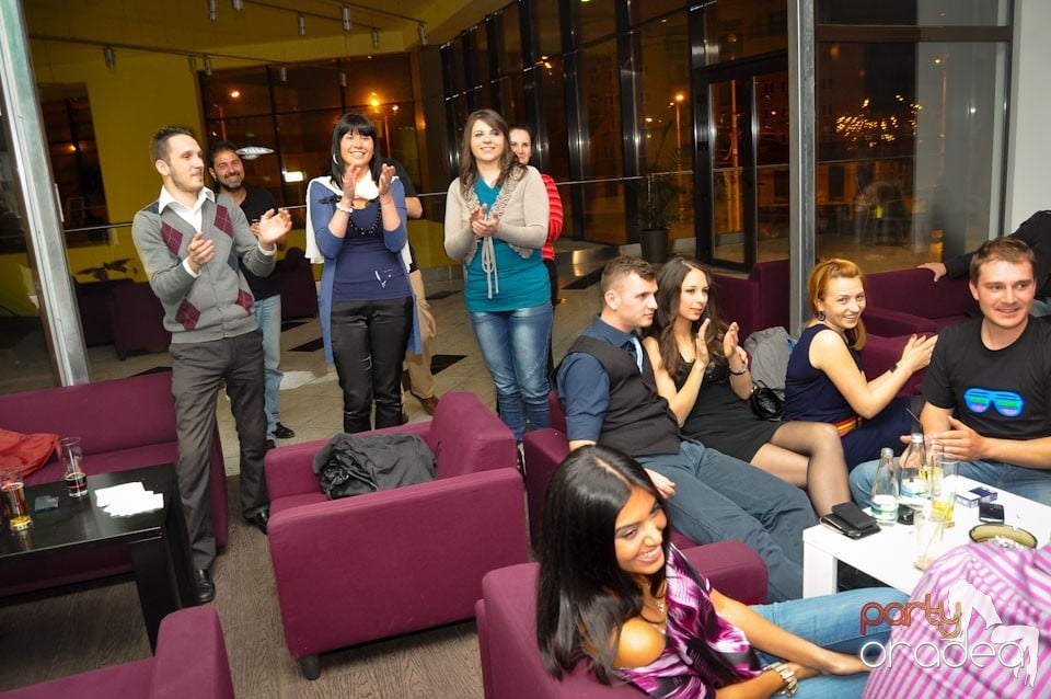 Karaoke Night în Blondy's Art Café, 