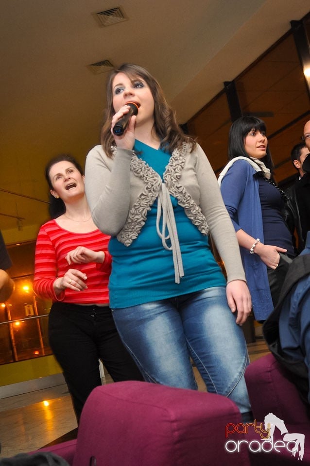 Karaoke Night în Blondy's Art Café, 