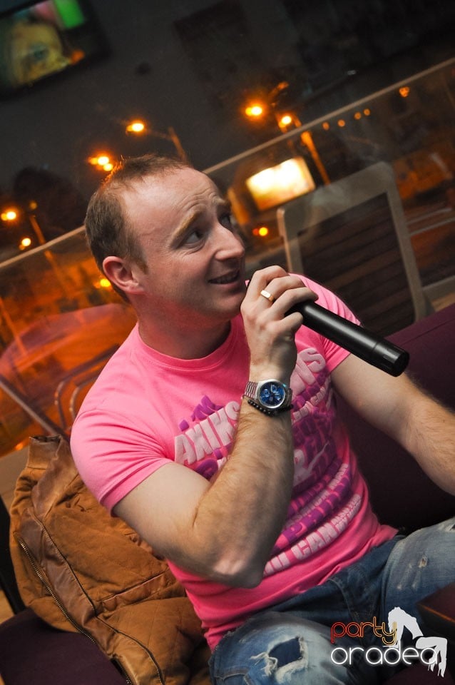 Karaoke Night în Blondy's Art Café, 