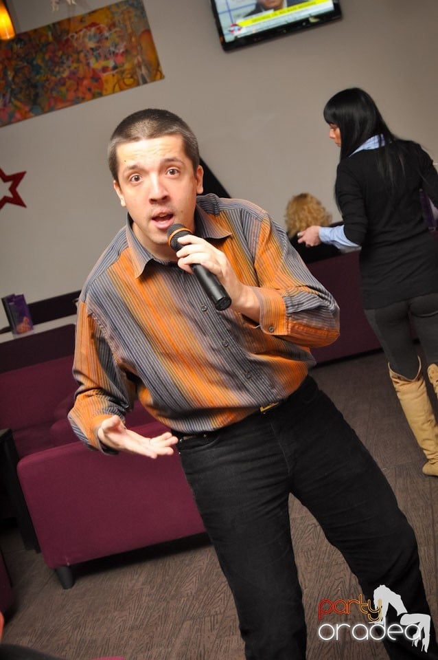 Karaoke Night în Blondy's Art Café, 