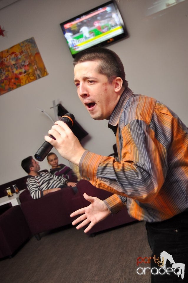 Karaoke Night în Blondy's Art Café, 