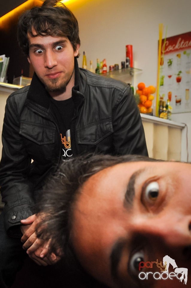 Karaoke Night în Blondy's Art Café, 