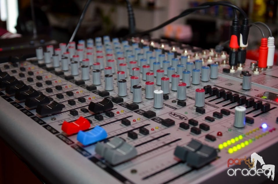 Karaoke Night în Blondy's Art Café, 