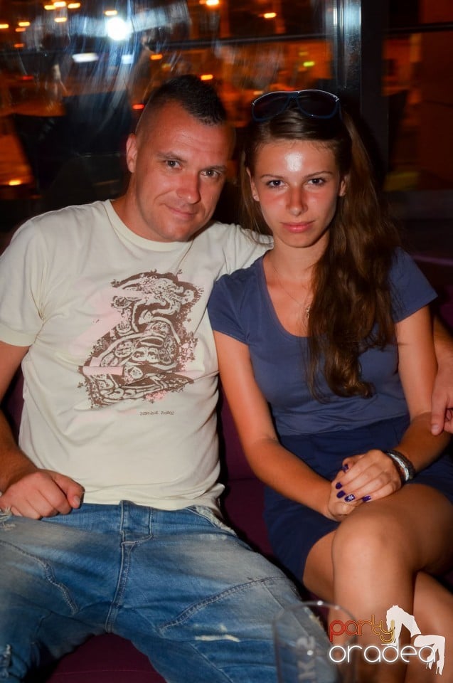 Karaoke Night în Blondy's Art Café, 