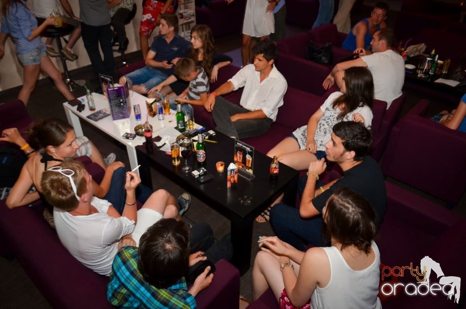 Karaoke Night în Blondy's Art Café, 