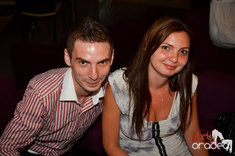 Karaoke Night în Blondy's Art Café, 