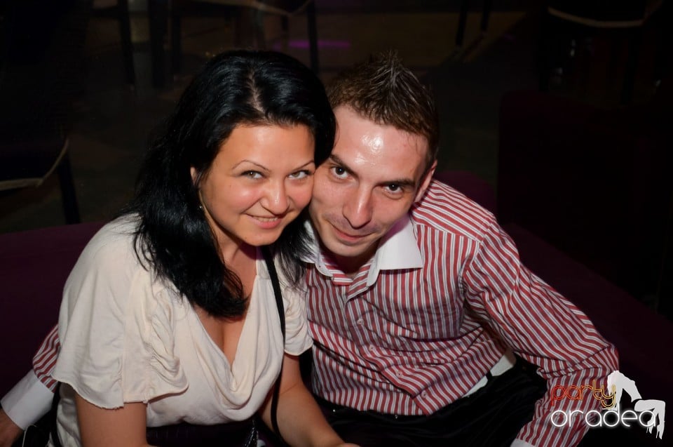 Karaoke Night în Blondy's Art Café, 