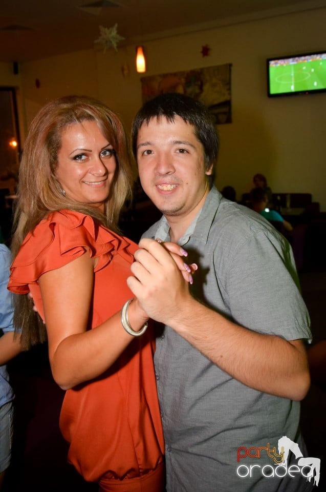 Karaoke Night în Blondy's Art Café, 