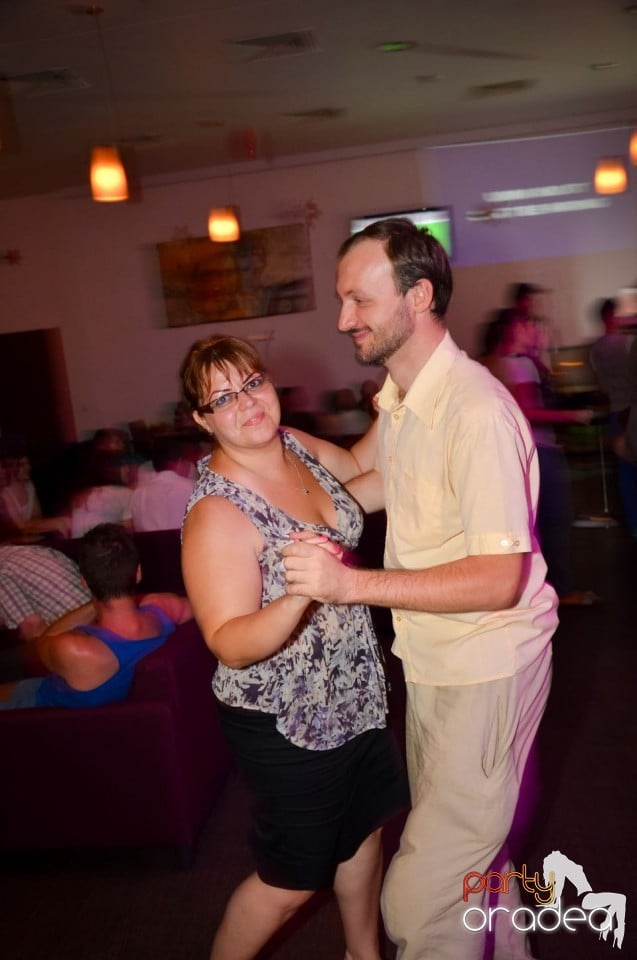 Karaoke Night în Blondy's Art Café, 