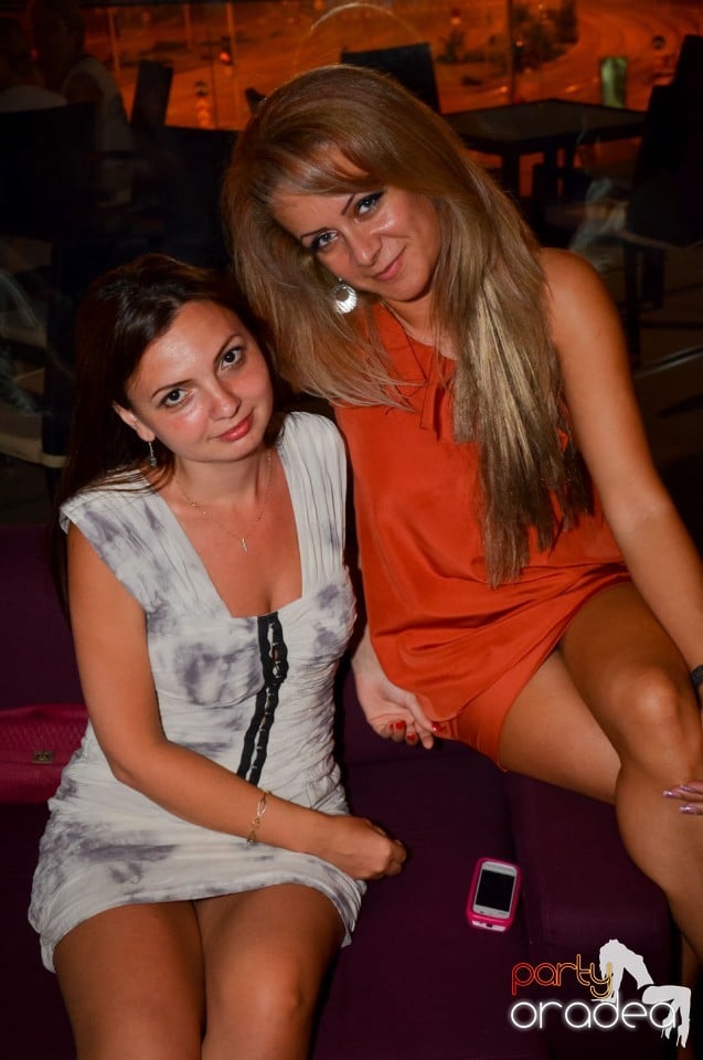 Karaoke Night în Blondy's Art Café, 