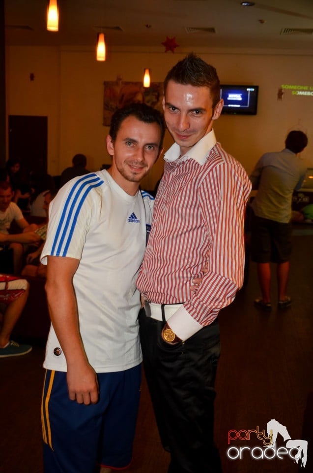 Karaoke Night în Blondy's Art Café, 