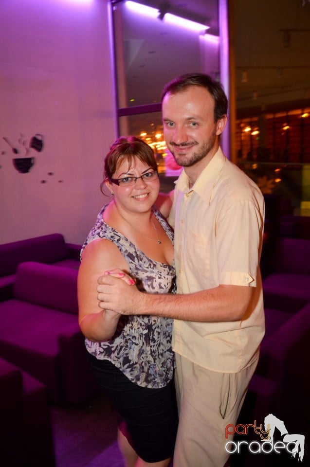 Karaoke Night în Blondy's Art Café, 