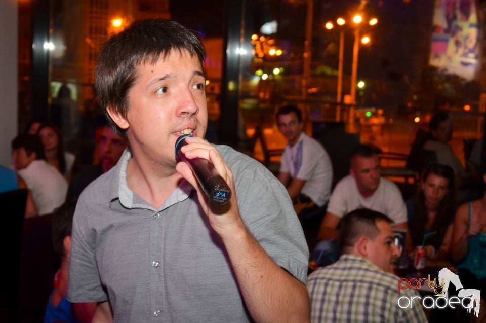 Karaoke Night în Blondy's Art Café, 