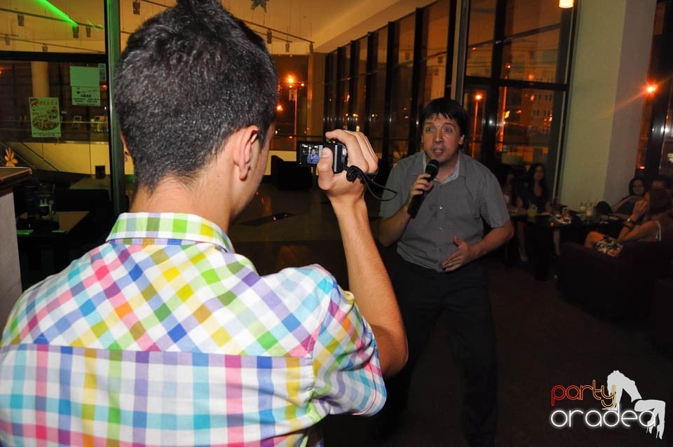 Karaoke Night în Blondy's Art Café, 