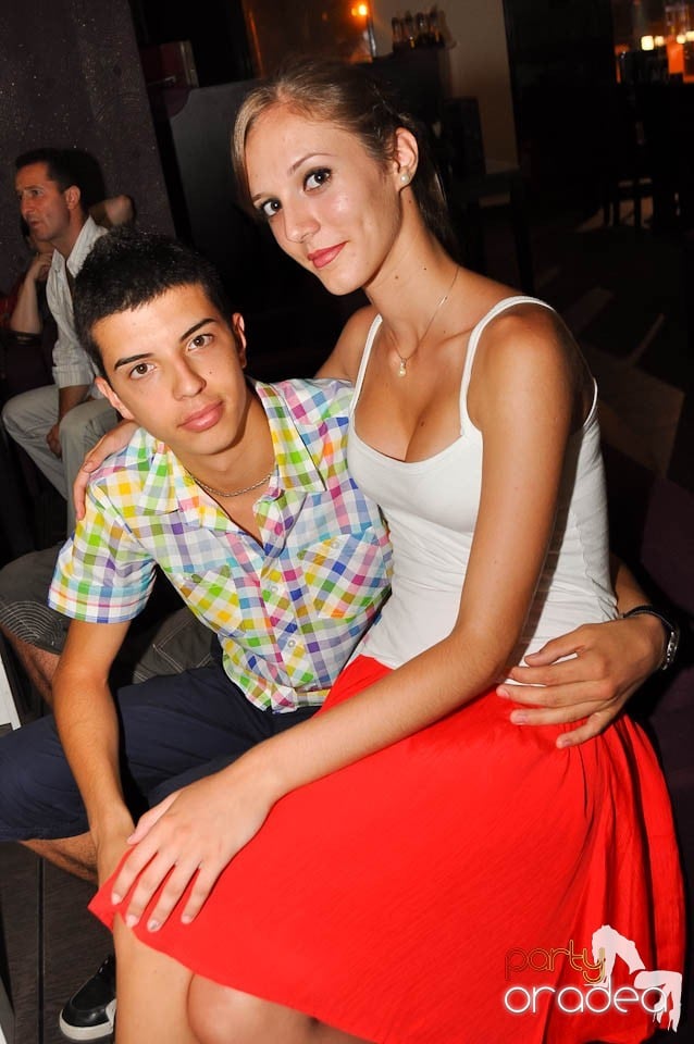 Karaoke Night în Blondy's Art Café, 