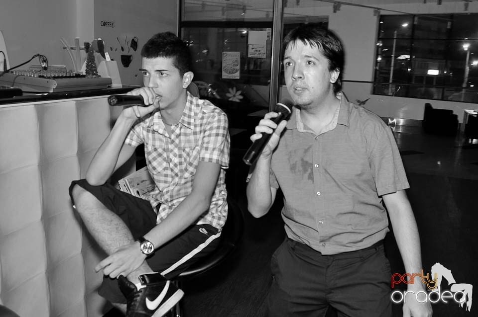 Karaoke Night în Blondy's Art Café, 