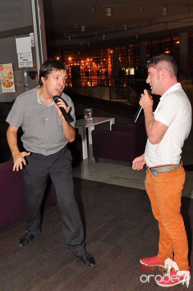 Karaoke Night în Blondy's Art Café, 