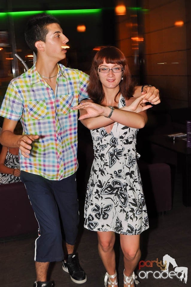 Karaoke Night în Blondy's Art Café, 