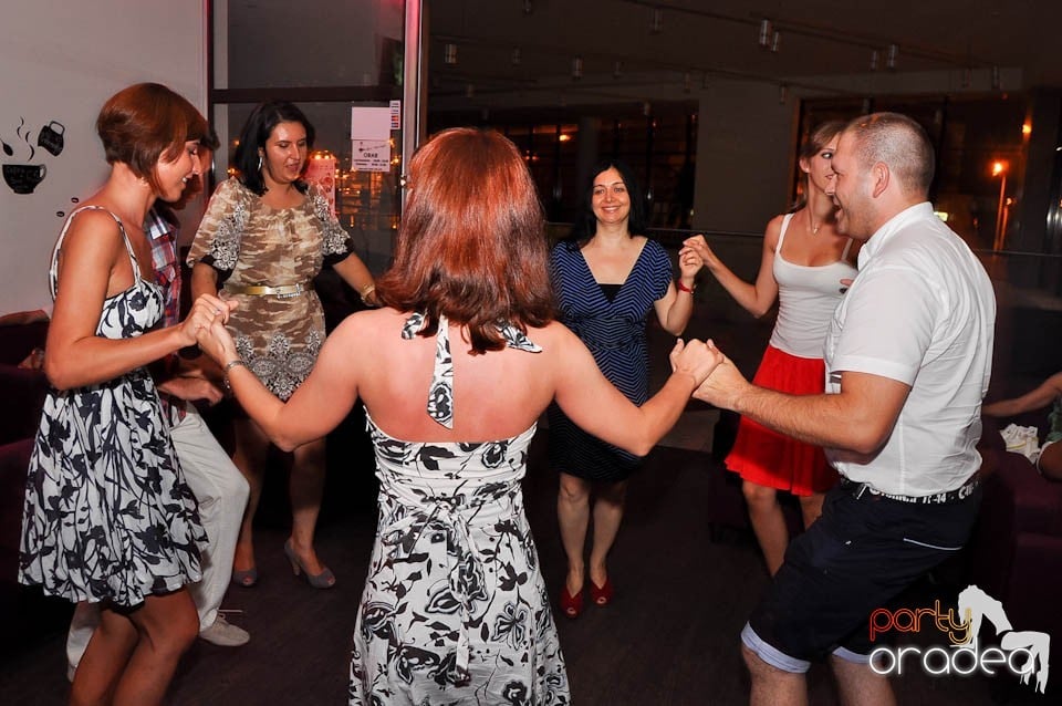 Karaoke Night în Blondy's Art Café, 