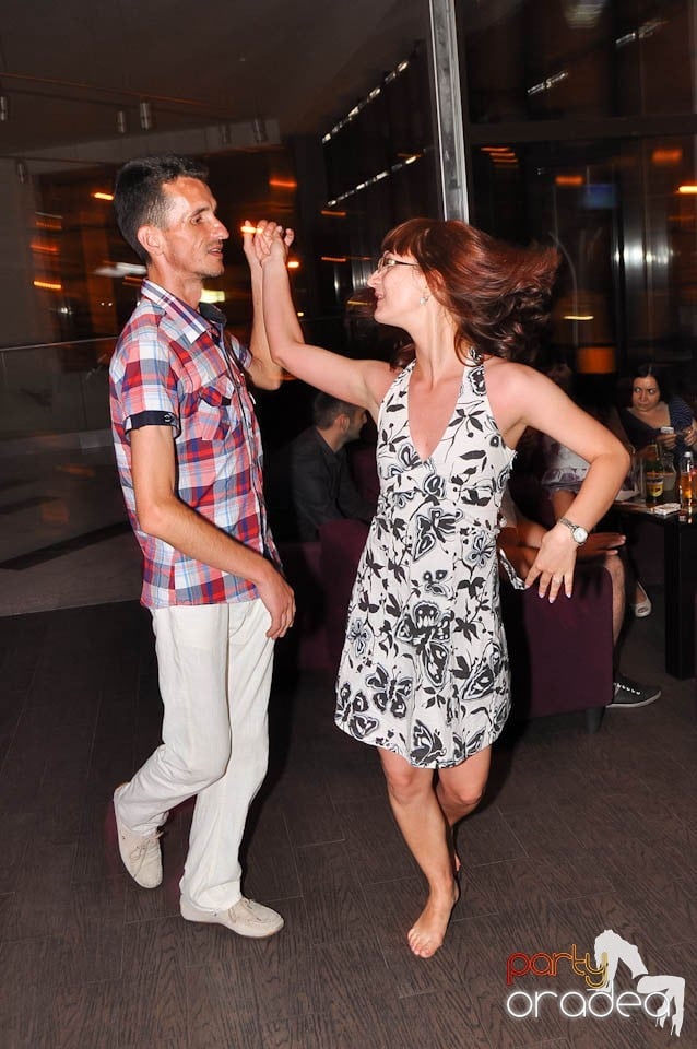 Karaoke Night în Blondy's Art Café, 