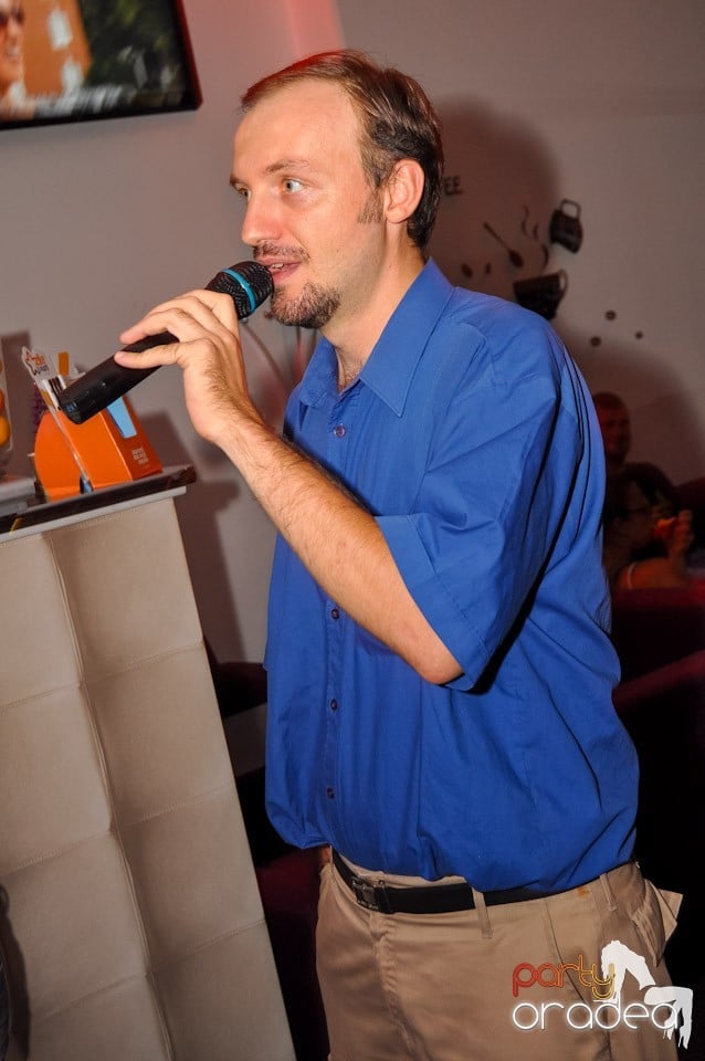 Karaoke Night în Blondy's Art Café, 