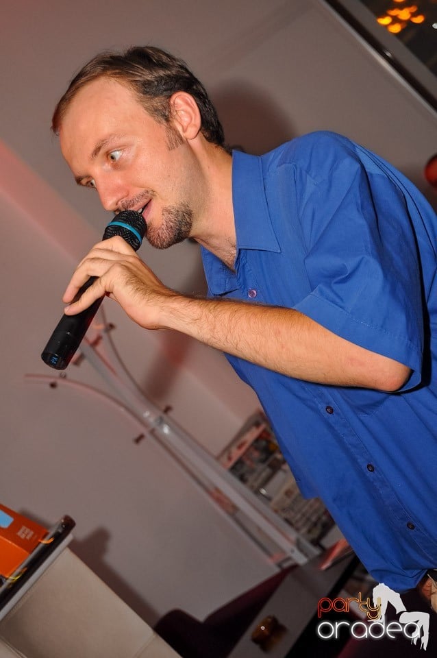 Karaoke Night în Blondy's Art Café, 