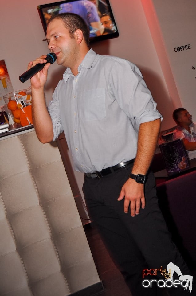 Karaoke Night în Blondy's Art Café, 