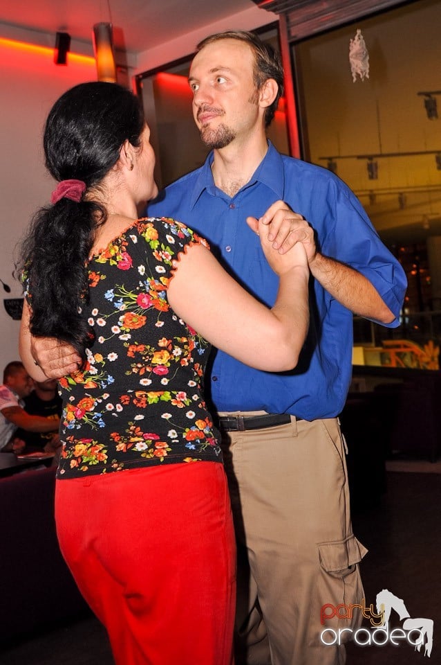 Karaoke Night în Blondy's Art Café, 