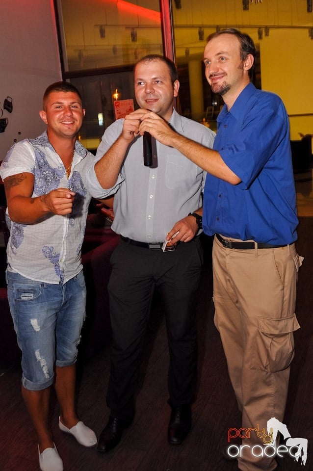 Karaoke Night în Blondy's Art Café, 