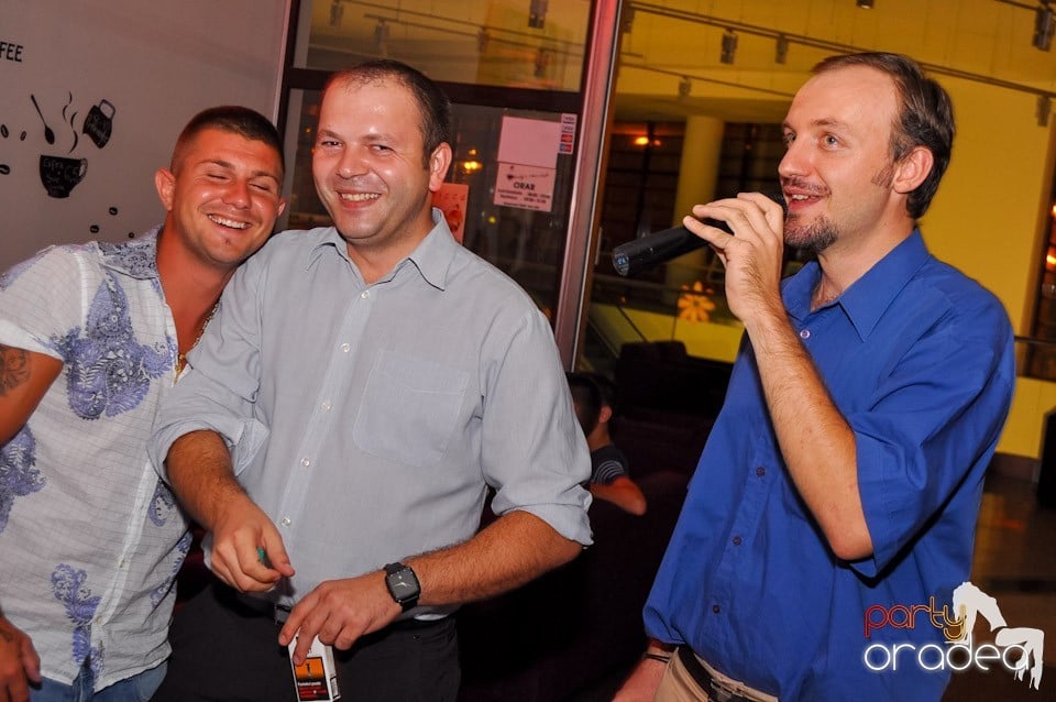 Karaoke Night în Blondy's Art Café, 