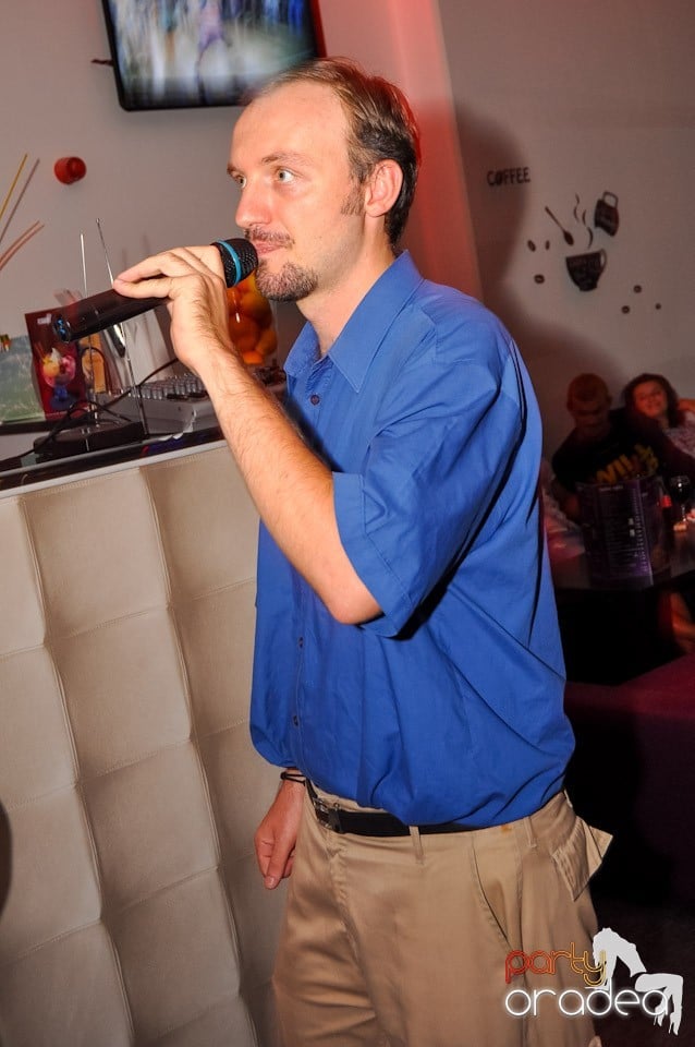 Karaoke Night în Blondy's Art Café, 